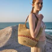 Sac porté épaule iconique forme décolté tresses fantaisies - KOLANA  Ecru / Fuschia