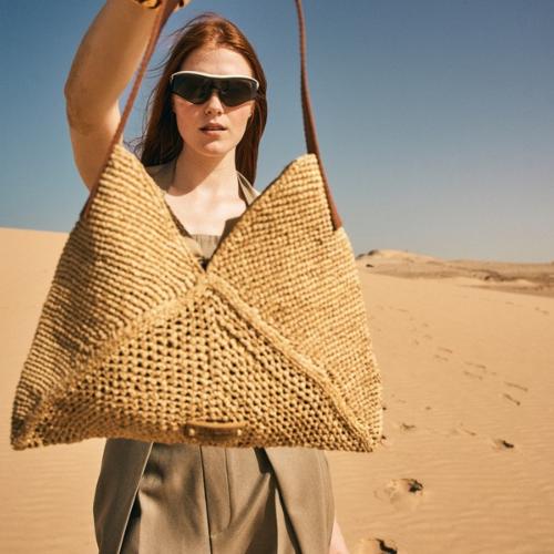 Sac trapèze tendance crocheté en raphia et anses en cuir - PICOLOA  Ecru