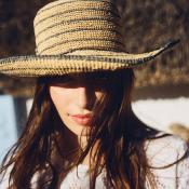 Chapeau tendance ajustable en raphia rayé à bord long - CAPAYA Gris / Ecru